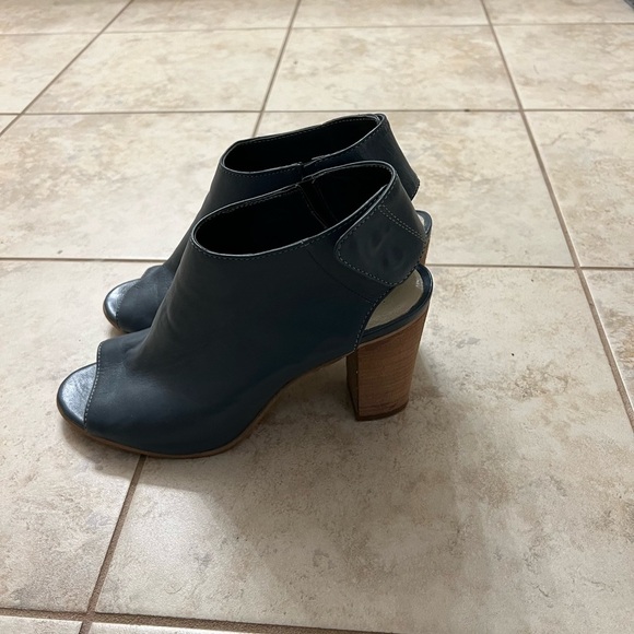 Steve Madden Women's NONSTP, Blue Leather, 9.5 M US - Picture 8 of 9